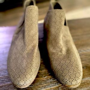 Dr. Scholl’s Green/Taupe Bootie